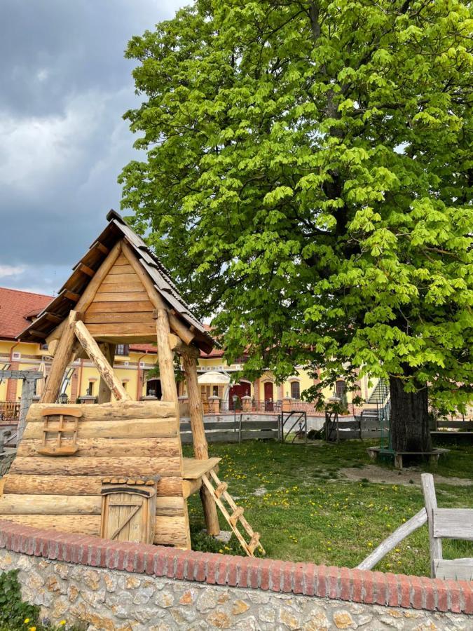 Kastely Grof Zichy Hotell Haniska Eksteriør bilde